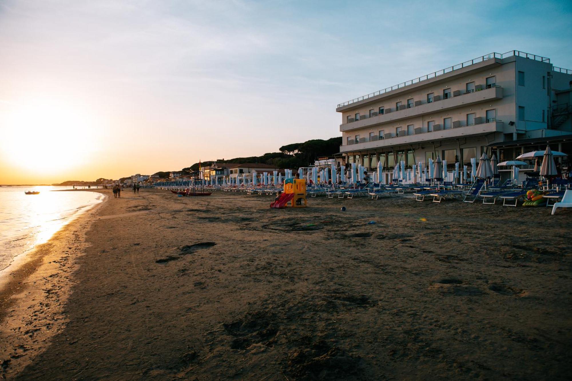 Hotel Parrini Follonica Exterior photo
