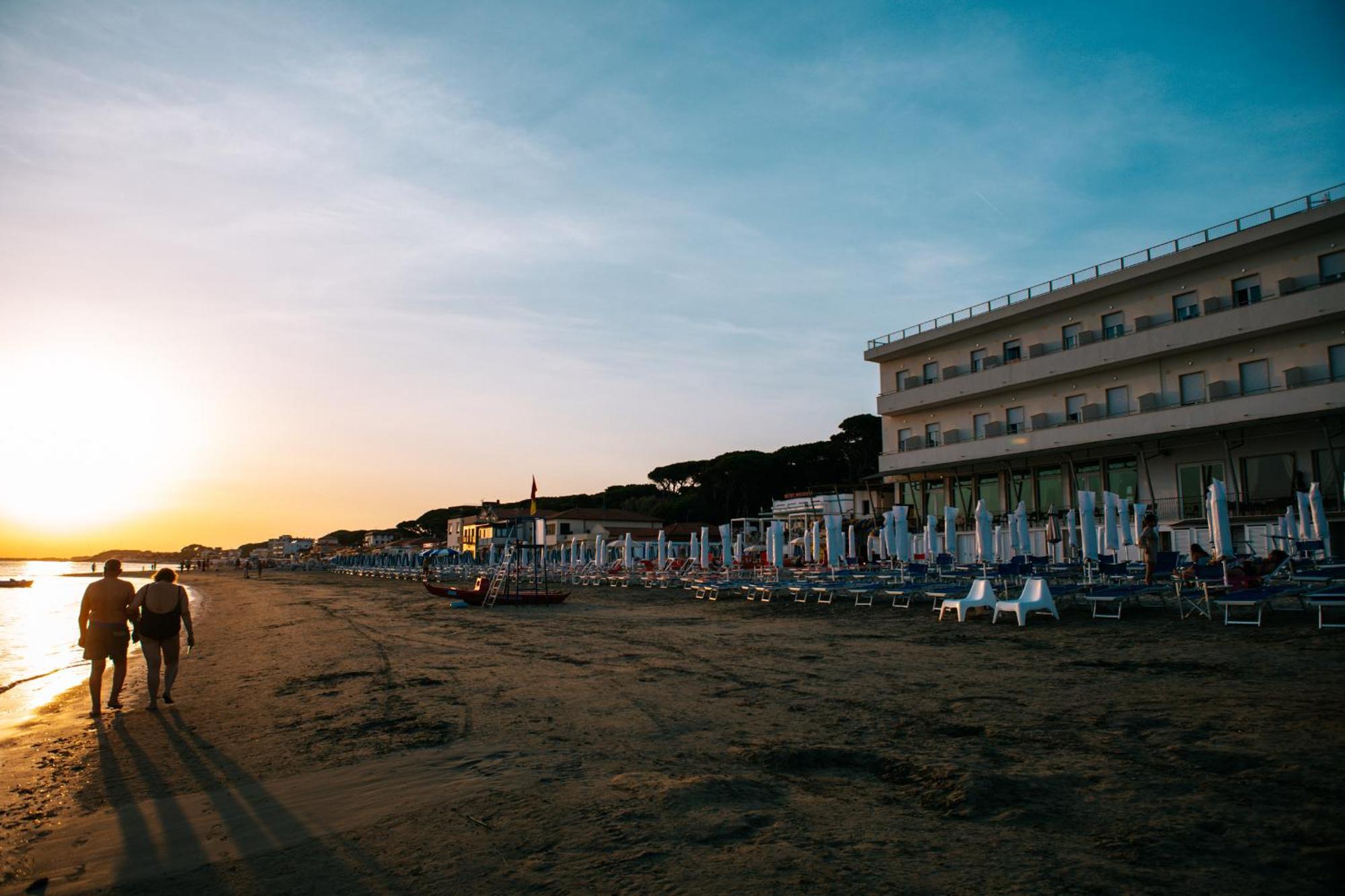 Hotel Parrini Follonica Exterior photo